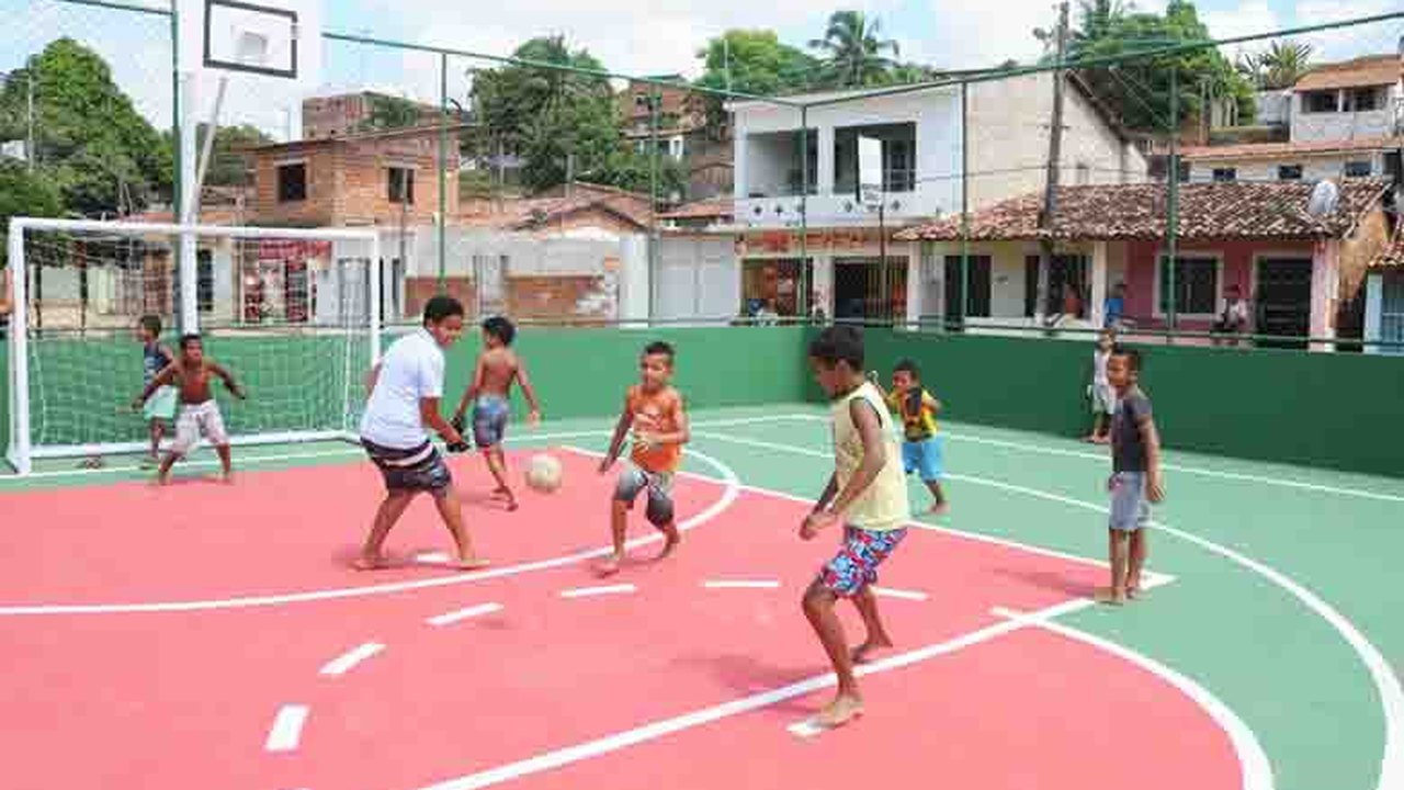 Prefeitura de Maceió reinaugura quadra poliesportiva em Ipioca