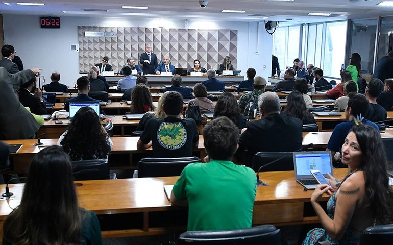 Debatedores divergem sobre regulamentação do uso medicinal da Cannabis