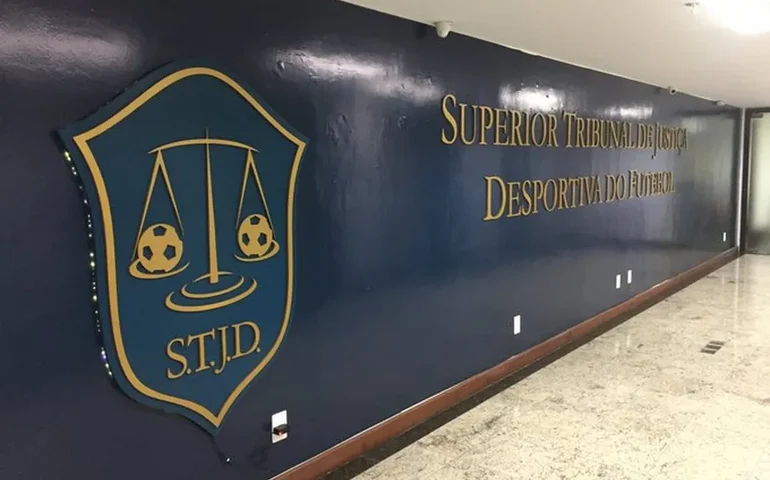 Dupla da Ponte Preta pega um jogo de suspensão e fica à disposição na Série B