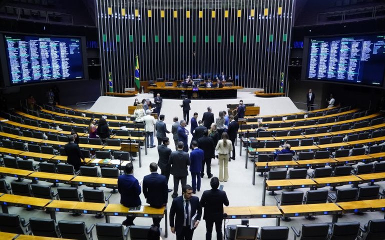 CDH aprova regras de proteção a crianças e adolescentes em ambientes digitais