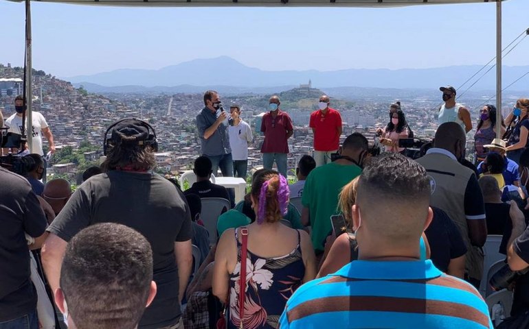 Após alerta sobre aglomerações, candidatos do Rio investem em agendas virtuais