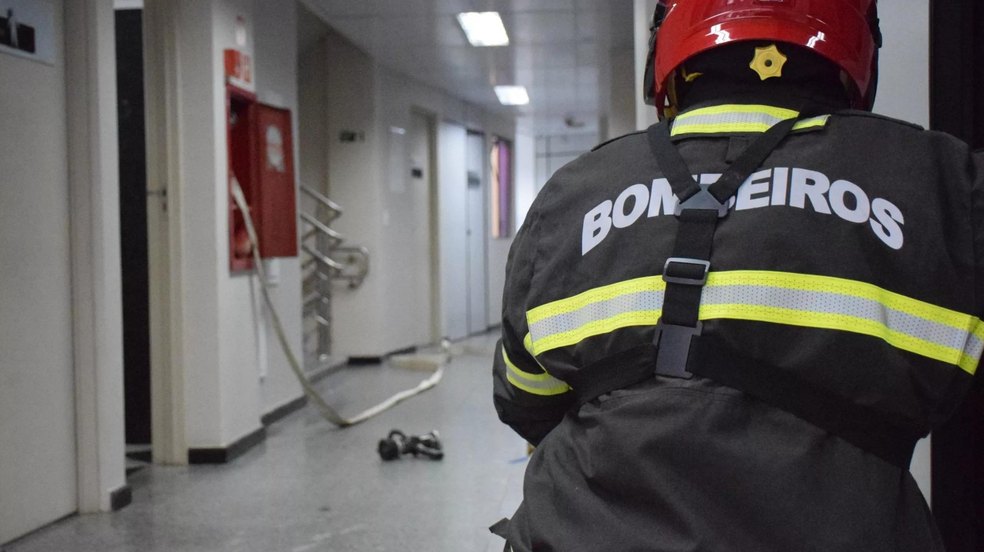 Princípio de incêndio em joalheria no centro de Maceió mobiliza Corpo de Bombeiros