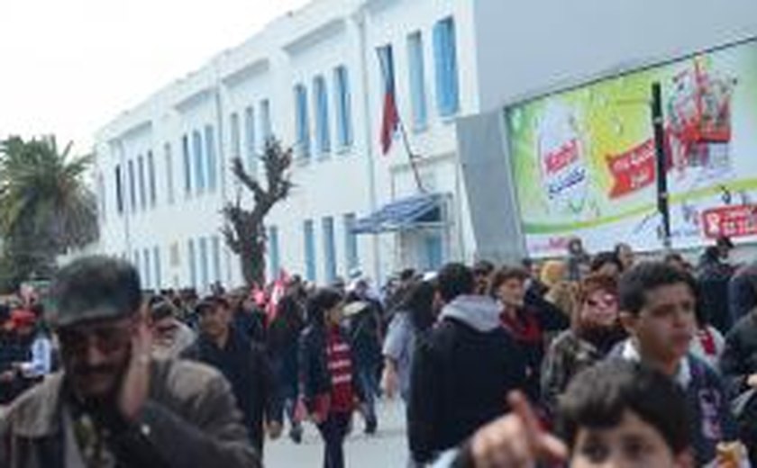 Milhares de pessoas marcham na Tunísia contra o terrorismo