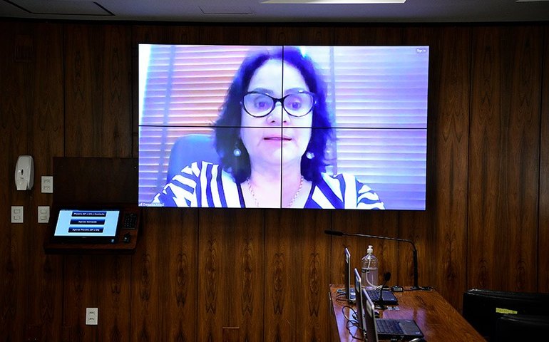 PNE deve promover saúde mental e combater violência em escolas, aponta debate