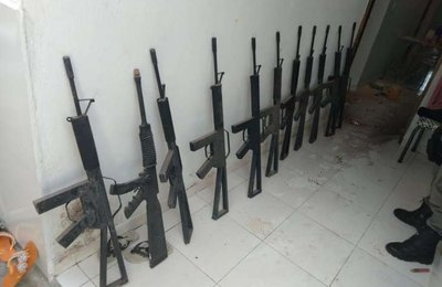 Polícia apreende simulacros de fuzis na casa de Guarda Municipal