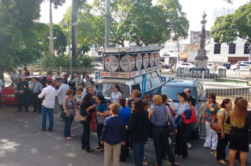 Manifestação de servidores cobra correção salarial da mesa da Assembleia