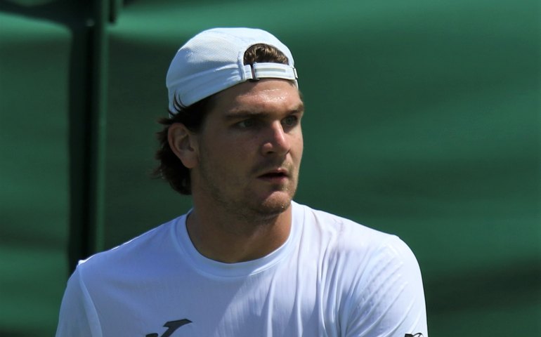 Wild conquista única vitória do Brasil na abertura do Rio Open; atual campeão, Norrie avança