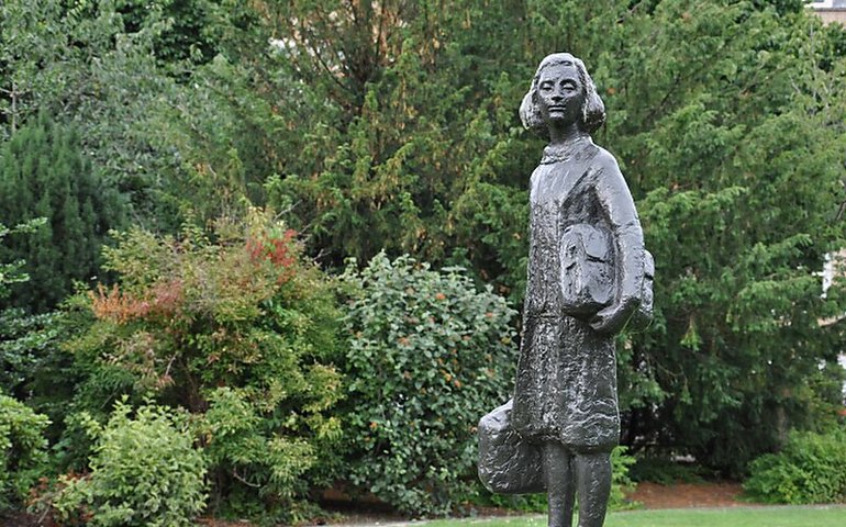 Estátua de Anne Frank é pichada com a palavra 'Gaza' em Amsterdã: 'Nenhum palestino foi ajudado com isso'