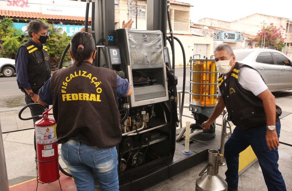 Ação preventiva fiscaliza combustíveis e postos em Sergipe / Foto: Jorge Henrique/SSP