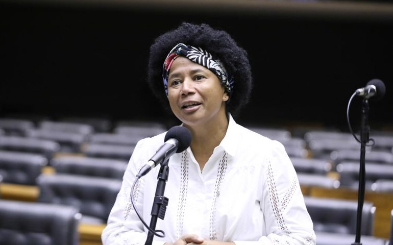 Comissão aprova previsão de que gestante receba orientações sobre prevenção de acidentes com crianças