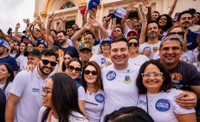 Lucas Barbosa durante pré-campanha no interior