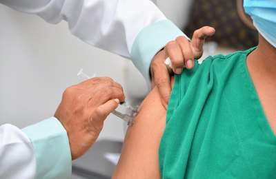 Dose de reforço contra a Covid-19 é ampliada para pessoas a partir dos 40 anos 