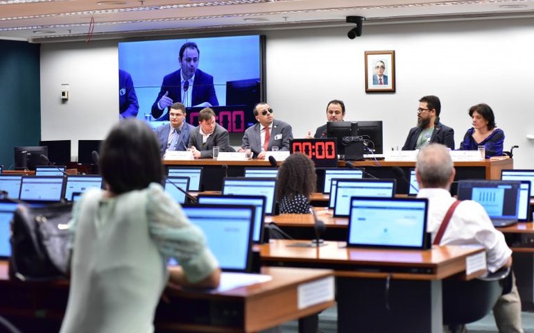 Especialistas apontam falta de recursos para a educação inclusiva