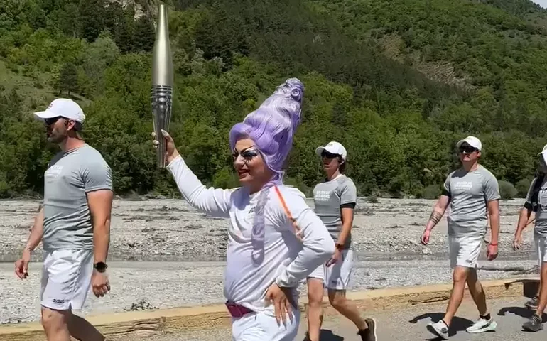 Olimpíadas de Paris: conheça as três 'drag queens' convidadas para carregar a tocha olímpica 