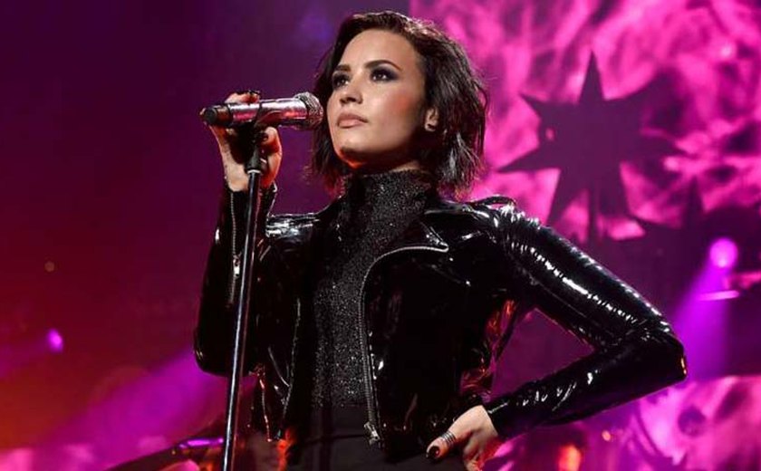 Demi Lovato tem recaída e é vista saindo de boate em Los Angeles