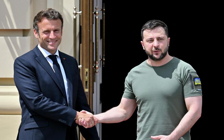 Protesto contra o envolvimento da França no conflito da Ucrânia ocorre em Paris (VÍDEOS)