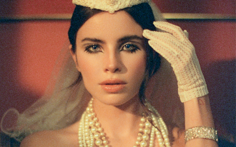 Giulia Be promove single em áudio e vídeo