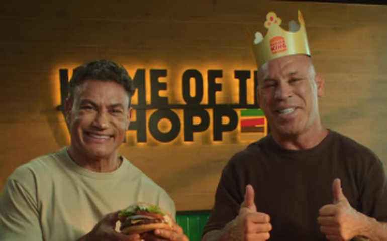 Wanderlei Silva e Popó selam a paz em propaganda de rede de fast food após briga generalizada