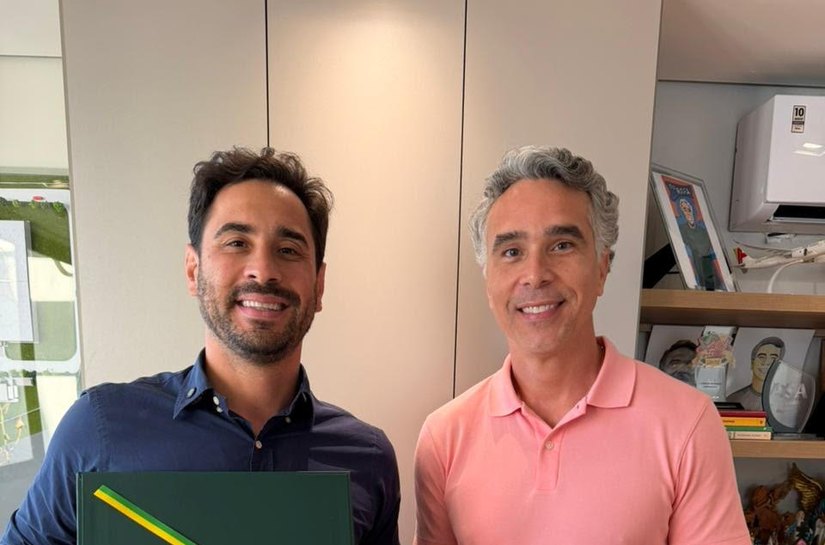 André Castro recebe medalha ‘Prefeitos pela Alfabetização das Crianças’ em razão do trabalho desenvolvido em Santana do Mundaú