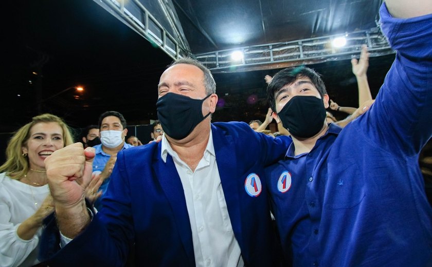 Maior e Manu mostram preparo e firmeza em debate realizado pela Uninassau Maceió