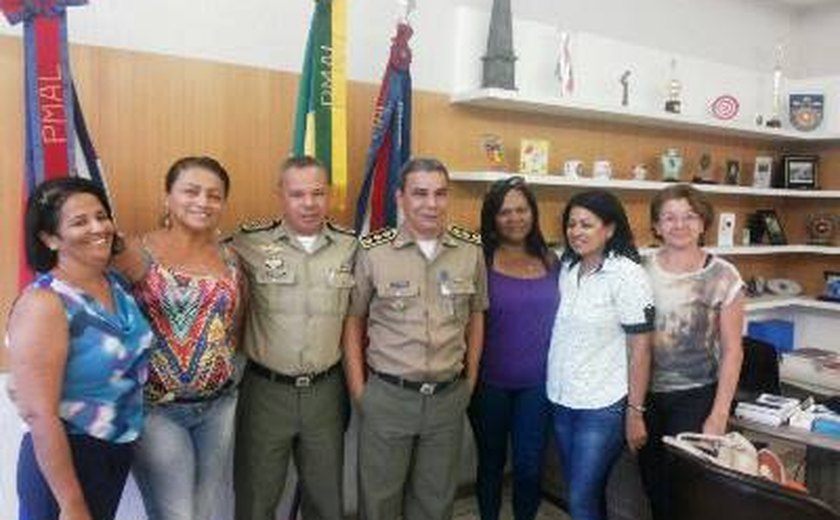 Comando geral recebe representação de policiais femininas da reserva que pleiteiam retorno à PM