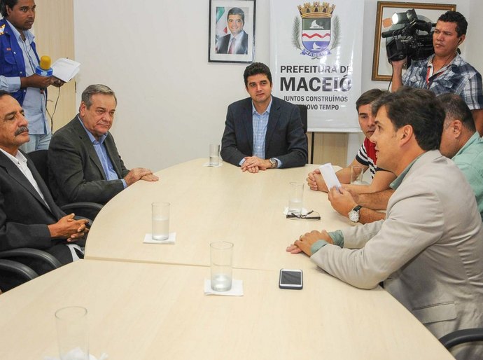 Rui Palmeira dá posse a novo secretário de Esporte e Lazer