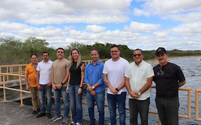 Gestores da Casal conhecem funcionamento da estrutura do Canal do Sertão