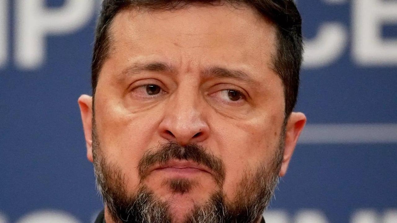 Declarações de Zelensky sobre se reunir com Putin e Trump expõem 'desespero', diz analista militar