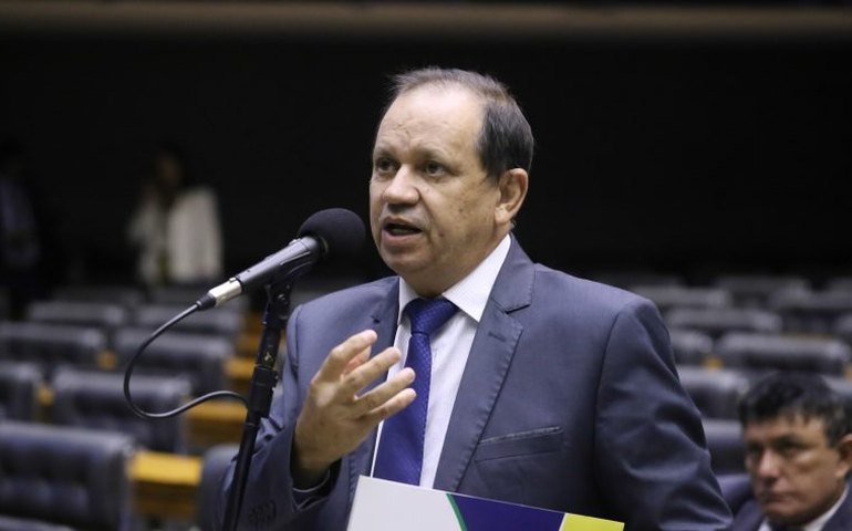 Comissão delega aos bombeiros definição de regras para instalação de tomadas de carros elétricos