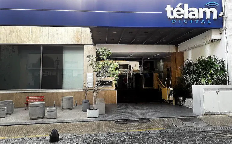 Agência Télam sai do ar e trabalhadores são dispensados por 7 dias