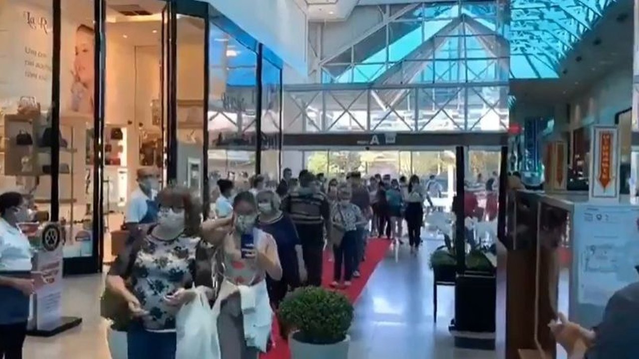 Shopping de Blumenau tem aglomeração na reabertura após quarentena