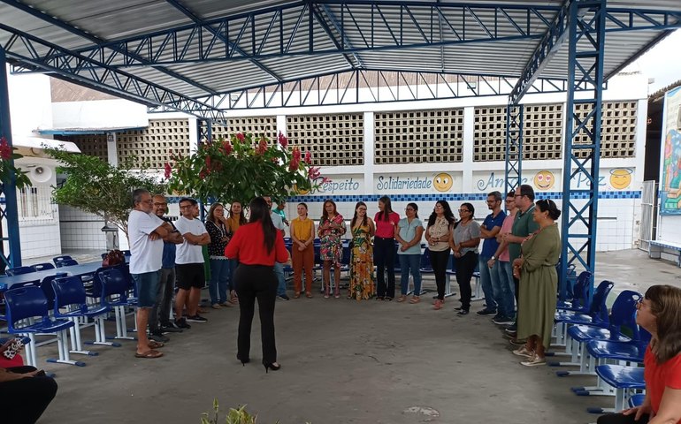 Professores aprendem a reconhecer e a lidar com automutilação do público infantojuvenil