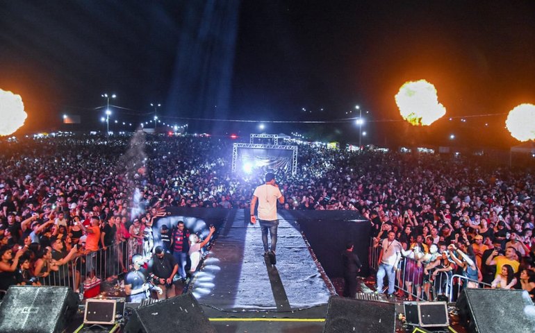 Prefeitura de Coruripe encerra comemorações do aniversário da cidade com grande show musical