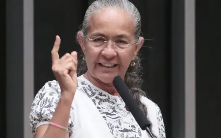 Emocionada, Heloísa Helena reafirma compromisso com mandato após perda do filho