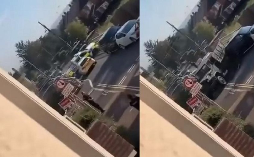 Britânico é preso após passar com caminhão militar sobre bloqueio policial; vídeo 