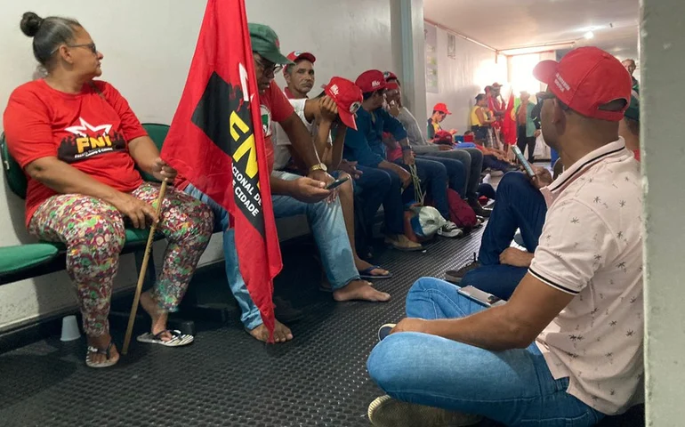 MST invade a sede da Superintendência do Incra em Alagoas e pede saída do primo de Arthur Lira
