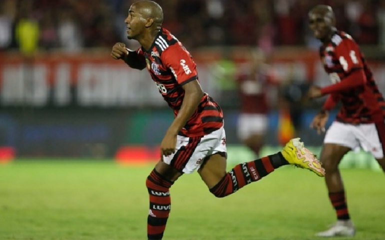 Flamengo empata com o Bangu em noite de jovens e retorno do zagueiro Rodrigo Caio