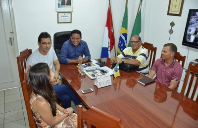 Prefeitura de Palmeira discute etapas finais de entrega das primeiras casas do Brivaldo Medeiros