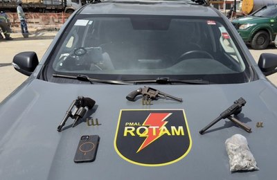 Polícia Militar desarticula ponto de tráfico e recupera veículos roubados no Benedito Bentes