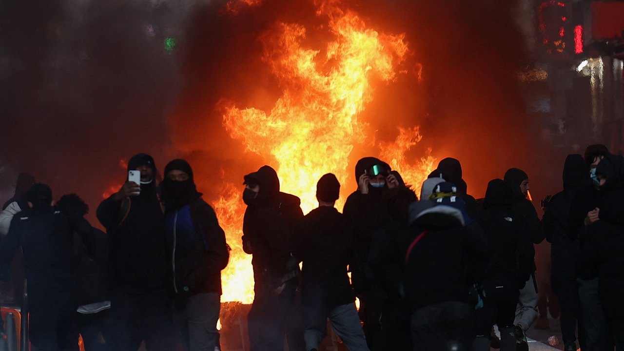 Tensões voltam a crescer na França devido a protestos