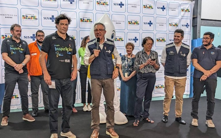 Padilha alerta para risco de sarampo em viajantes da Copa e critica negacionismo nos EUA