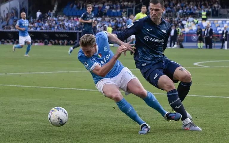 Lazio vence Napoli e amplia vantagem da líder Inter na Série A