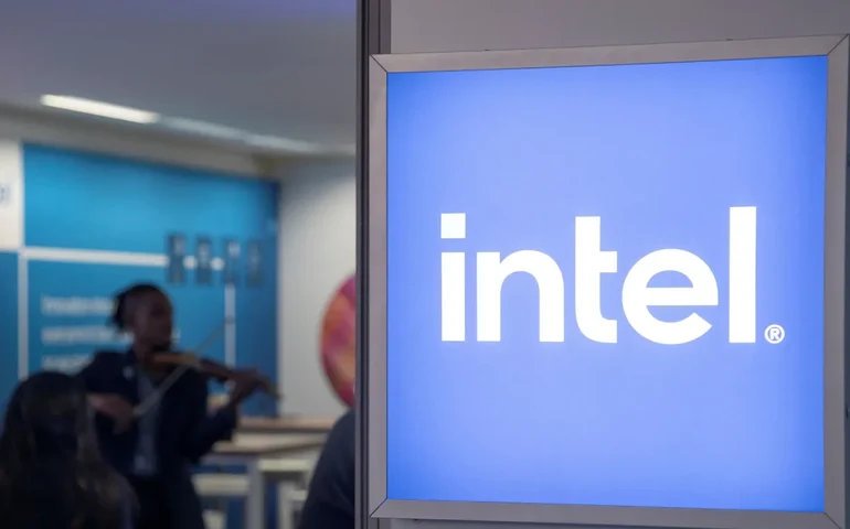 Intel tem queda histórica em meio à onda do laptop com IA