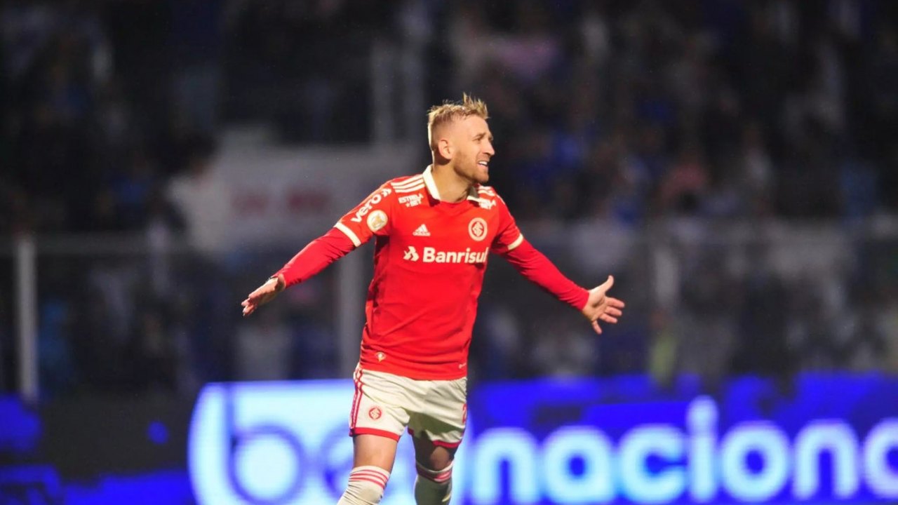 Pedro Henrique marca no último lance e Internacional vence o Avaí na Ressacada