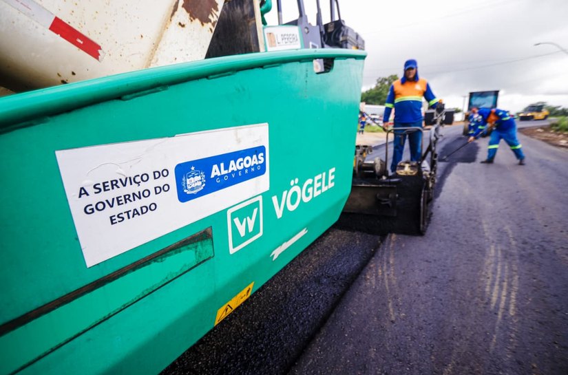 Prefeita Tia Júlia realiza visita às obras de recapeamento da BR-316