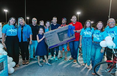 Prefeito Remi Filho homenageia pais muricienses com sorteio de prêmios