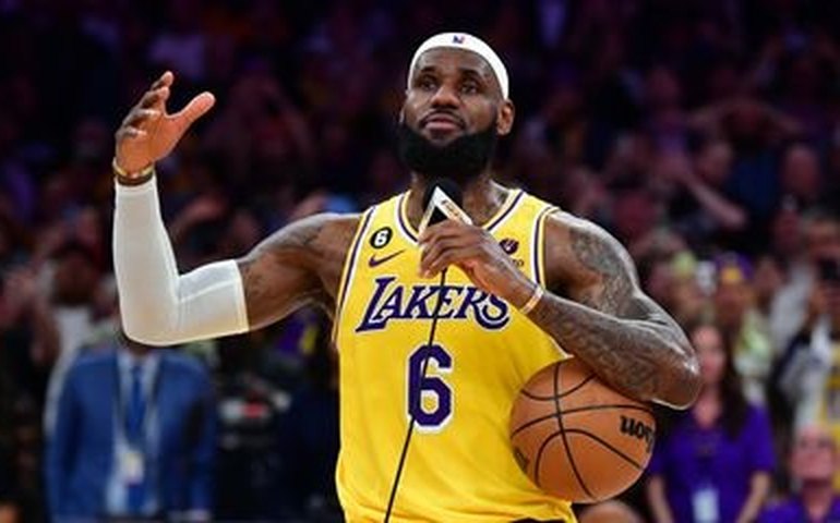 Lakers vencem por 40 pontos e despacham Grizzlies dos playoffs; Kings forçam jogo 7
