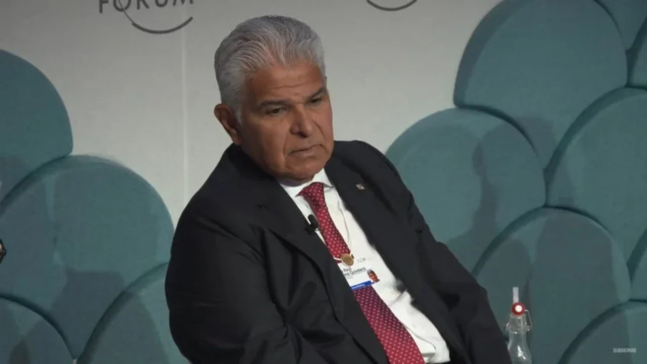 Presidente do Panamá diz que acordo com EUA sobre Canal é 'absoluta falsidade'