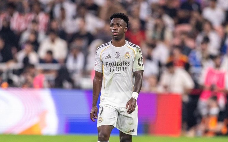 Vini Jr. discute com Simeone durante vitória do Real Madrid sobre o Atlético