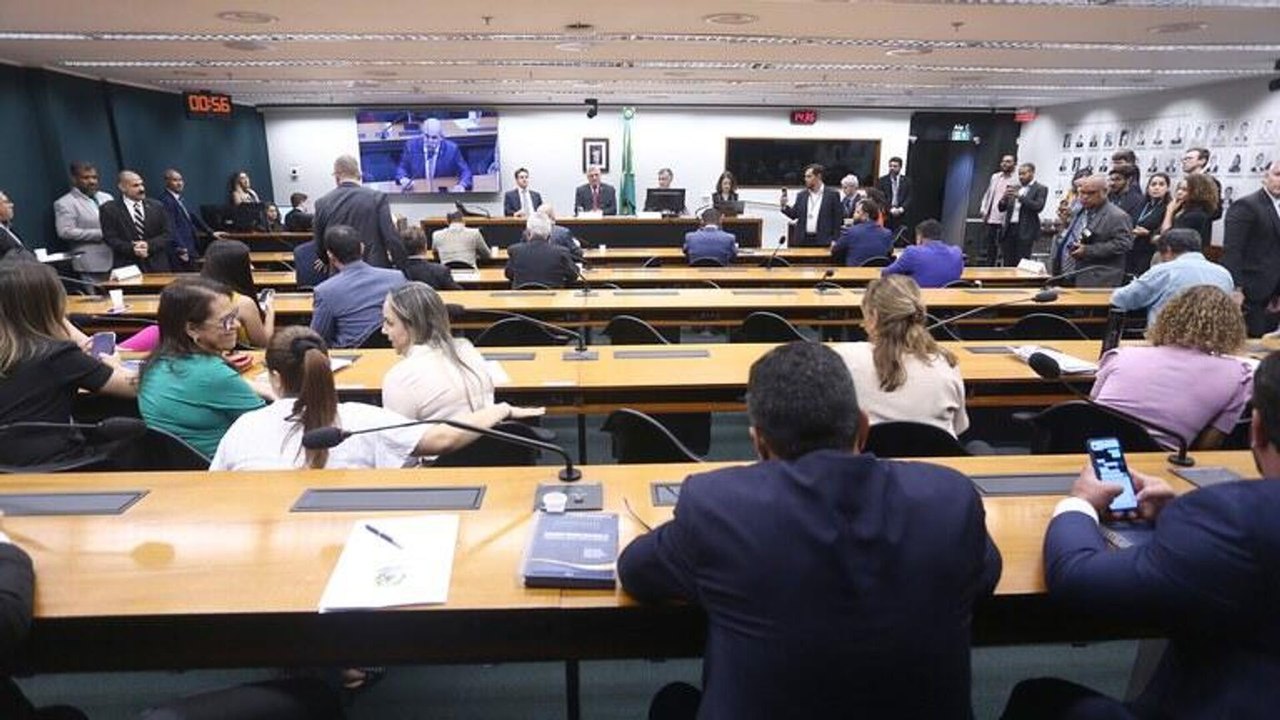 Câmara dos Deputados aprova projeto de reajuste salarial para servidores